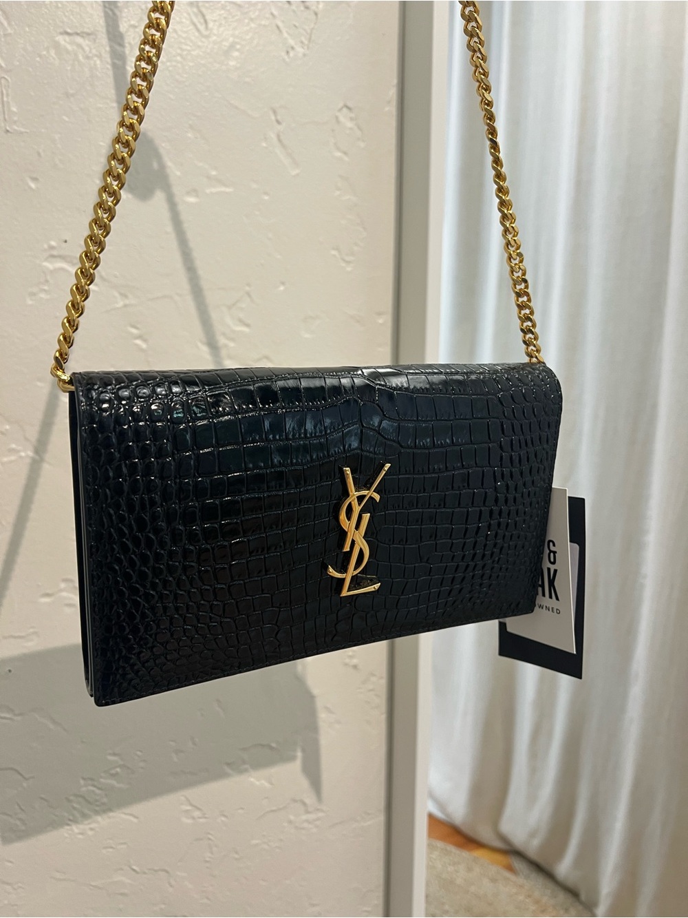 Cassandre Chain Wallet in Crocodile-Embossed Shiny Leather - Picture 2 of 7